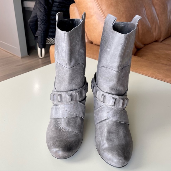 Genuine leather grey booties - Picture 3 of 8
